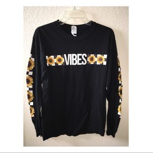 Women’s vibes long sleeve shirt/ sweatshirt